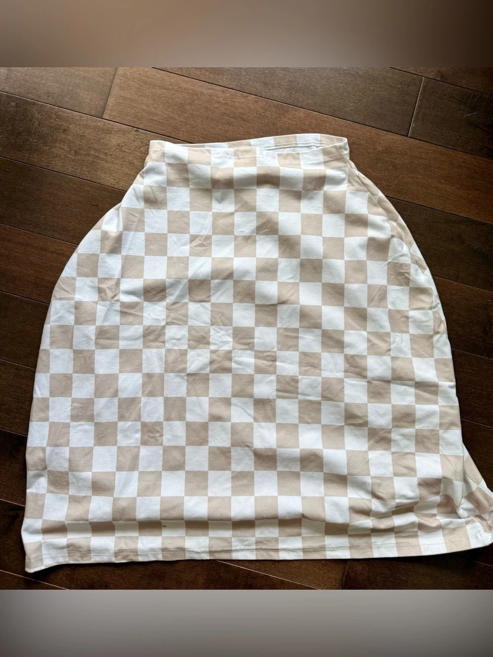 Itzy Ritzy Beige and White Checkered Nursing/car seat cover
